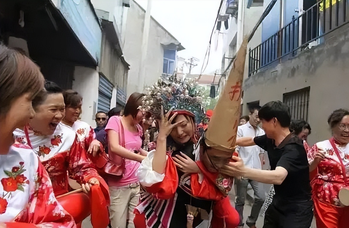 传统与现代交织的乡村风情故事，乡村扒灰系列最新章节揭秘